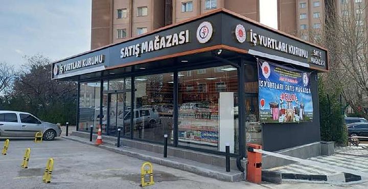 İş Yurtları Satış Mağazası: Mağaza cephesi · Işıklı tabela
